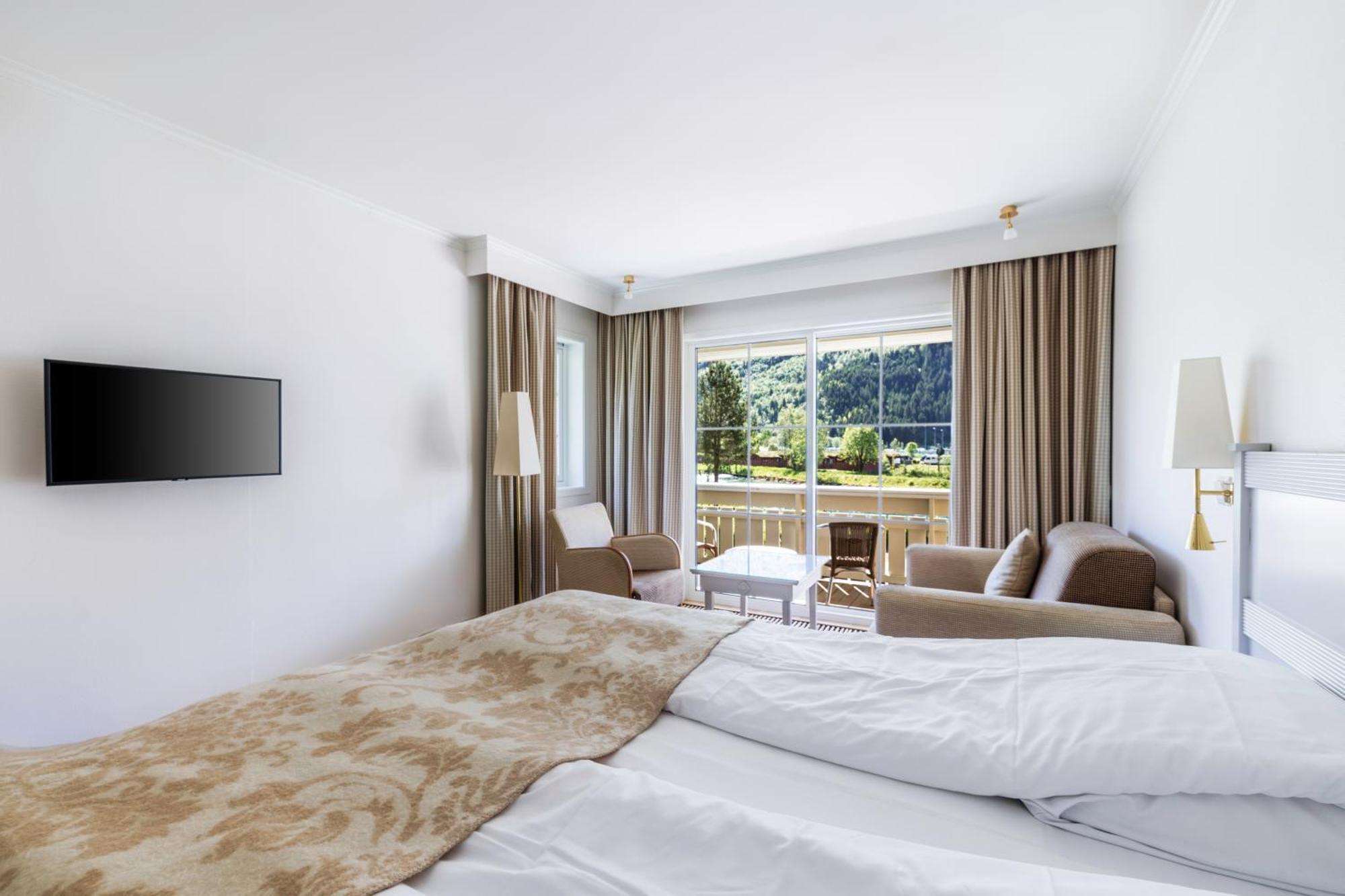 Hotel Loenfjord โลน ภายนอก รูปภาพ