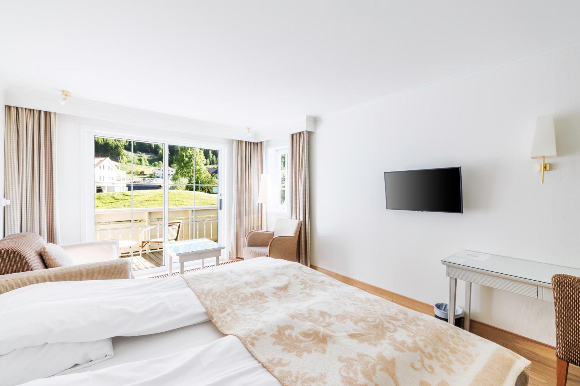 Hotel Loenfjord โลน ภายนอก รูปภาพ