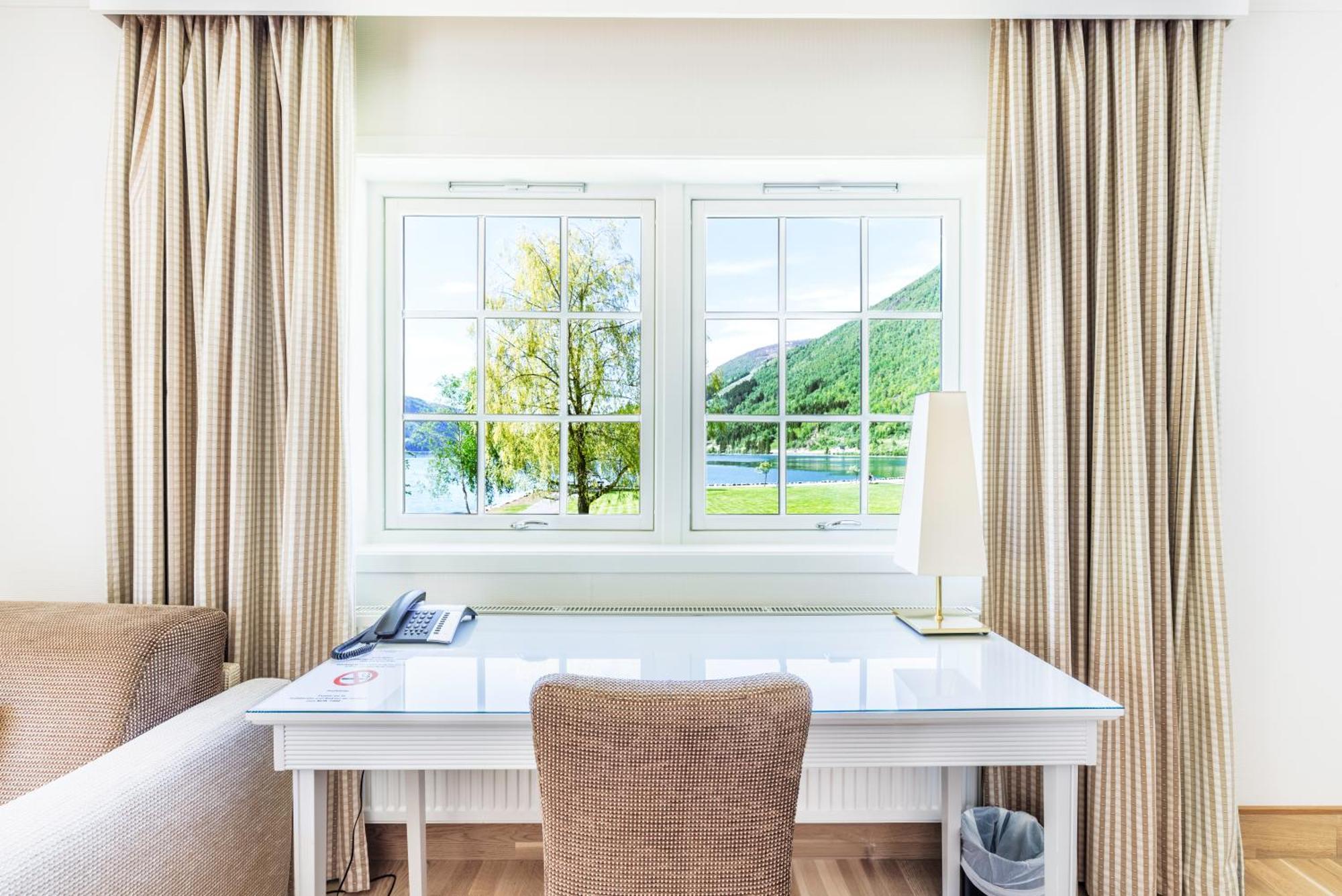 Hotel Loenfjord โลน ภายนอก รูปภาพ