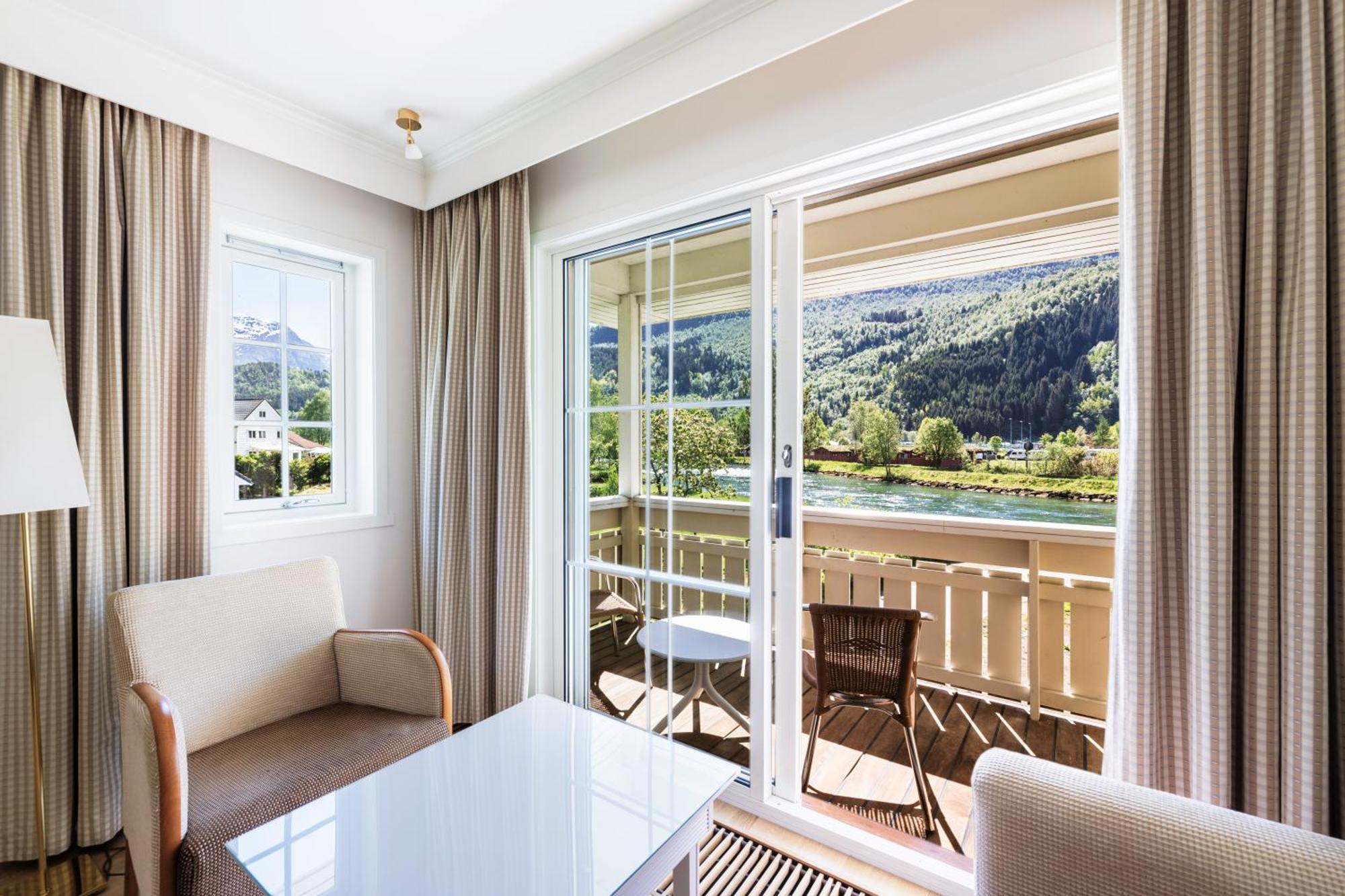 Hotel Loenfjord โลน ภายนอก รูปภาพ