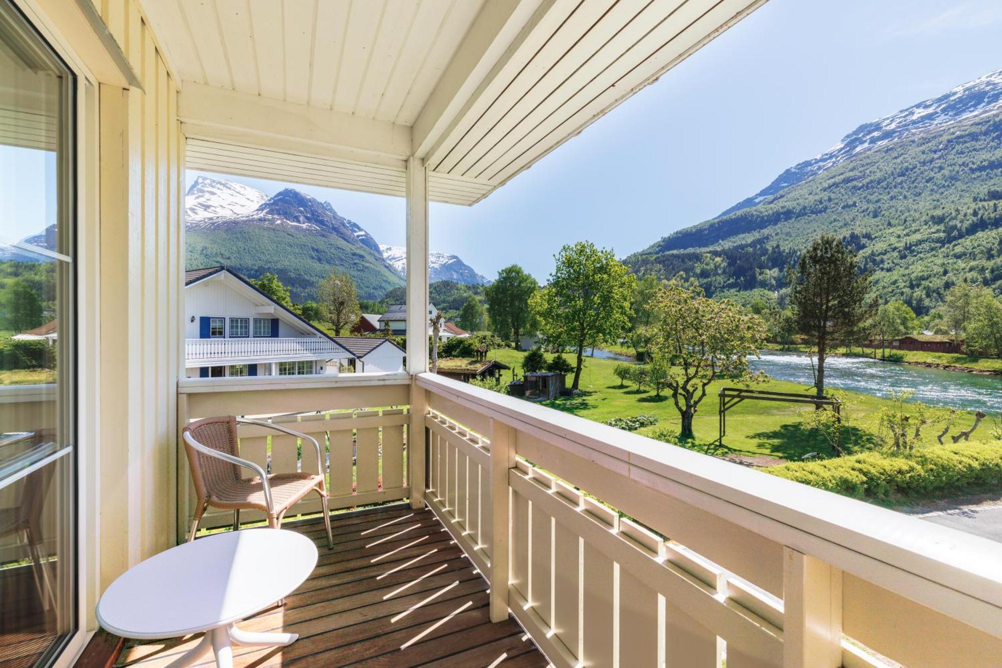 Hotel Loenfjord โลน ภายนอก รูปภาพ