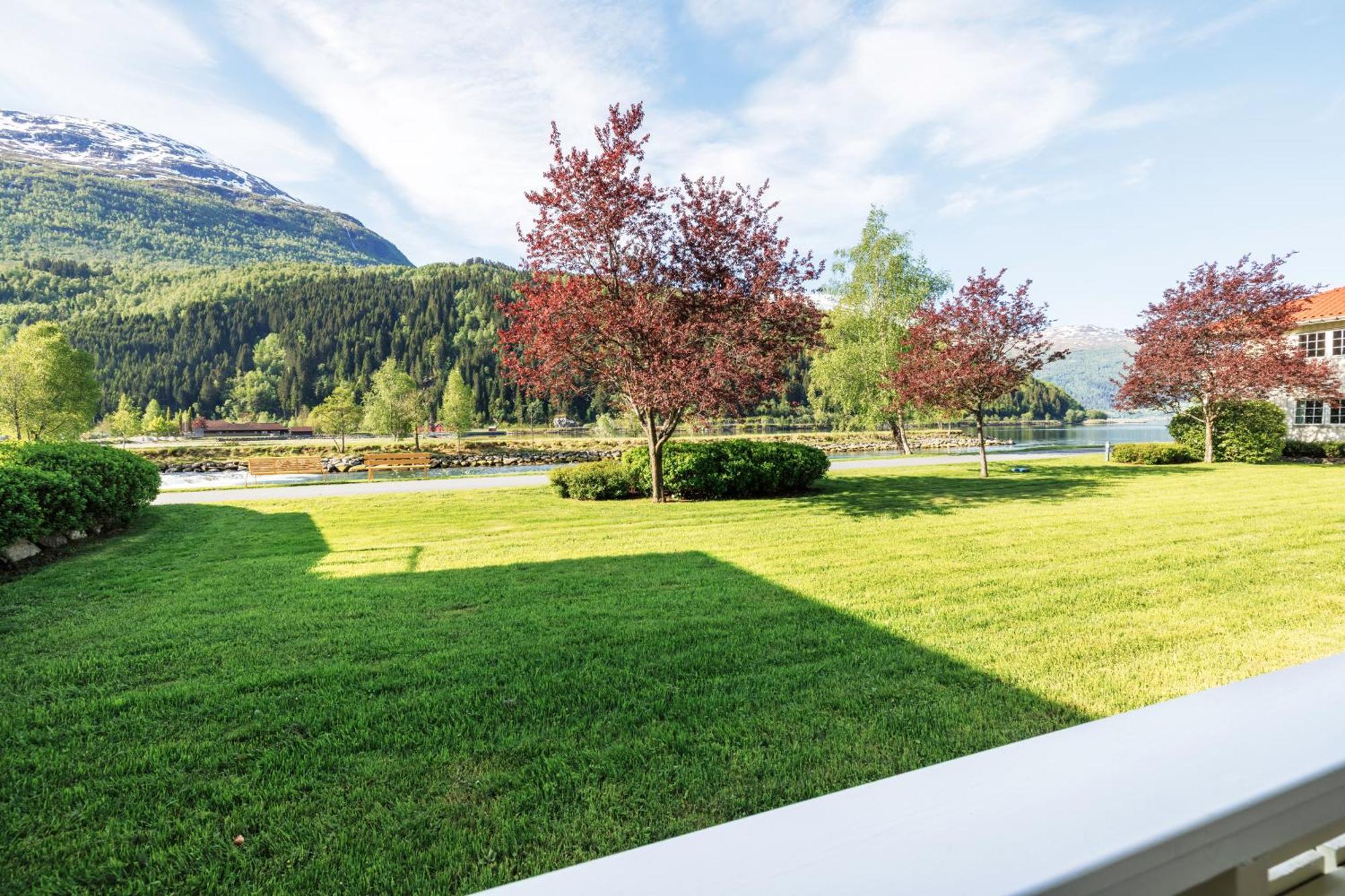 Hotel Loenfjord โลน ภายนอก รูปภาพ